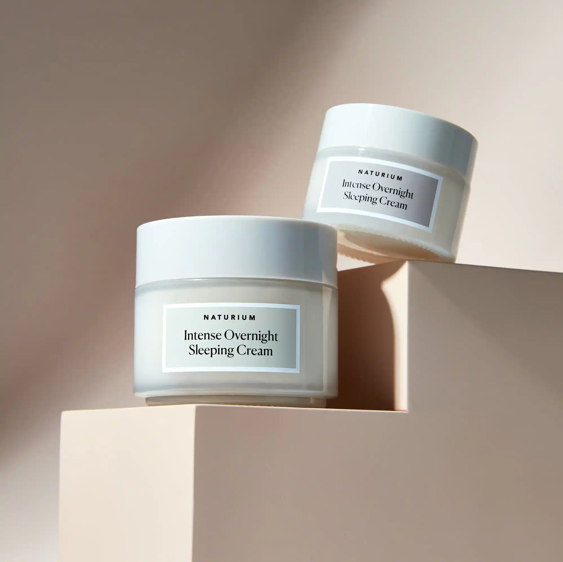 intense-overnight-sleeping-cream-jumbo-s2 11_18_2021_Naturium0552-crop.webp